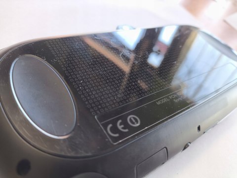 KONSOLA SONY PS VITA OLED WI-FI + KARTA 8GB + ŁADOWARKA KONSOLA SONY PS VITA OLED WI-FI + KARTA 8GB + ŁADOWARKA