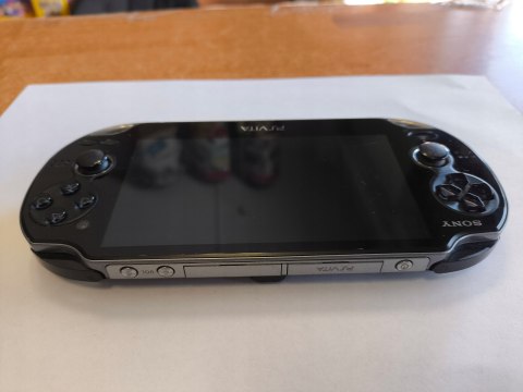 KONSOLA SONY PS VITA OLED WI-FI + KARTA 8GB + ŁADOWARKA KONSOLA SONY PS VITA OLED WI-FI + KARTA 8GB + ŁADOWARKA