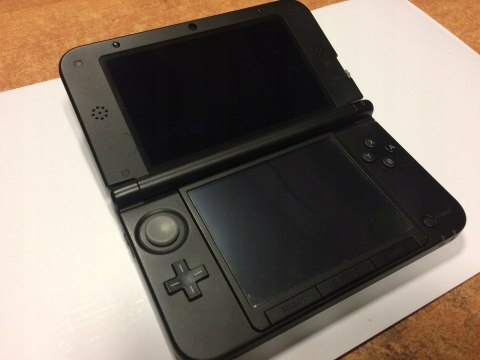 ZADBANA KONSOLA NINTENDO 3DS XL SREBRNO-CZARNA + RYSIK + ETUI