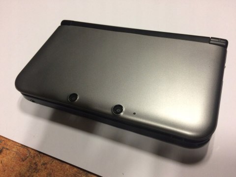 ZADBANA KONSOLA NINTENDO 3DS XL SREBRNO-CZARNA + RYSIK + ETUI