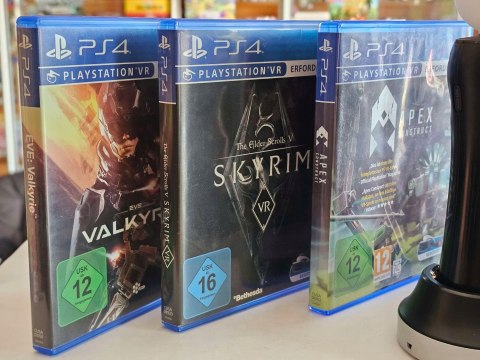 ZESTAW GOGLE PLAYSTATION VR V2 PS4 + KAMERA V2 + 2x MOVE + ŁADOWARKA + GRY ZESTAW GOGLE PLAYSTATION VR V2 PS4 + KAMERA V2 + 2x MOVE + ŁADOWARKA + GRY