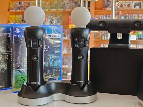 ZESTAW GOGLE PLAYSTATION VR V2 PS4 + KAMERA V2 + 2x MOVE + ŁADOWARKA + GRY ZESTAW GOGLE PLAYSTATION VR V2 PS4 + KAMERA V2 + 2x MOVE + ŁADOWARKA + GRY