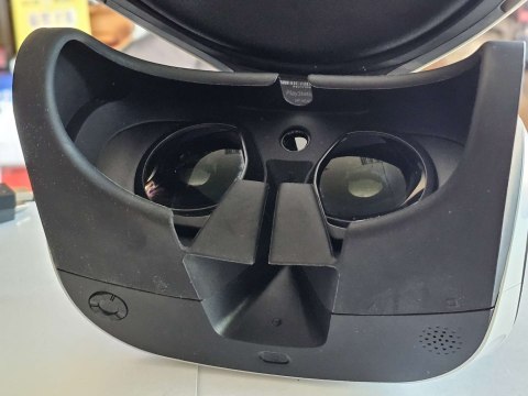 ZESTAW GOGLE PLAYSTATION VR V2 PS4 + KAMERA V2 + 2x MOVE + ŁADOWARKA + GRY ZESTAW GOGLE PLAYSTATION VR V2 PS4 + KAMERA V2 + 2x MOVE + ŁADOWARKA + GRY