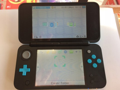 KONSOLA NEW NINTENDO 2DS XL NIEBIESKO-CZARNA + ŁADOWARKA + GRIP + ETUI