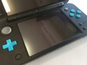 KONSOLA NEW NINTENDO 2DS XL NIEBIESKO-CZARNA + ŁADOWARKA + GRIP + ETUI