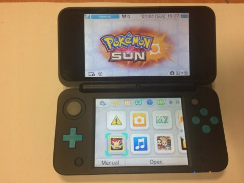 KONSOLA NEW NINTENDO 2DS XL NIEBIESKO-CZARNA + ŁADOWARKA + POKEMON SUN