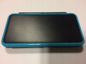 KONSOLA NEW NINTENDO 2DS XL NIEBIESKO-CZARNA + ŁADOWARKA + RYSIK + ETUI