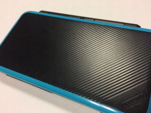 KONSOLA NEW NINTENDO 2DS XL NIEBIESKO-CZARNA + ŁADOWARKA + RYSIK + ETUI