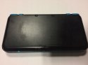 KONSOLA NEW NINTENDO 2DS XL NIEBIESKO-CZARNA + ŁADOWARKA + RYSIK + ETUI