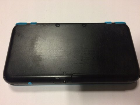 KONSOLA NEW NINTENDO 2DS XL NIEBIESKO-CZARNA + ŁADOWARKA + RYSIK + ETUI