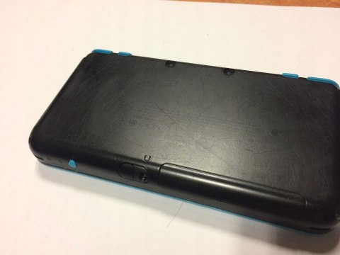 KONSOLA NEW NINTENDO 2DS XL NIEBIESKO-CZARNA + ŁADOWARKA + RYSIK + ETUI