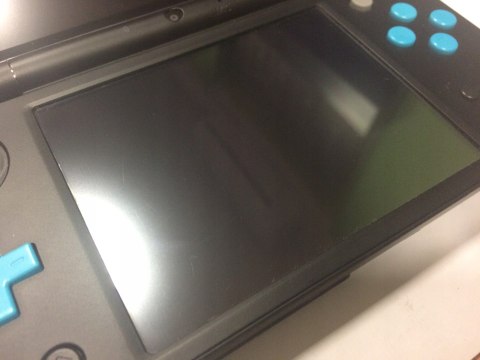 KONSOLA NEW NINTENDO 2DS XL NIEBIESKO-CZARNA + ŁADOWARKA + RYSIK