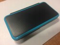 KONSOLA NEW NINTENDO 2DS XL NIEBIESKO-CZARNA + ŁADOWARKA + RYSIK