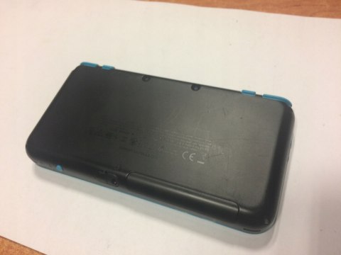 KONSOLA NEW NINTENDO 2DS XL NIEBIESKO-CZARNA + ŁADOWARKA + RYSIK