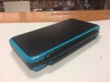 KONSOLA NEW NINTENDO 2DS XL NIEBIESKO-CZARNA + ŁADOWARKA + RYSIK