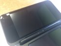 KONSOLA NEW NINTENDO 2DS XL NIEBIESKO-CZARNA + ŁADOWARKA + RYSIK