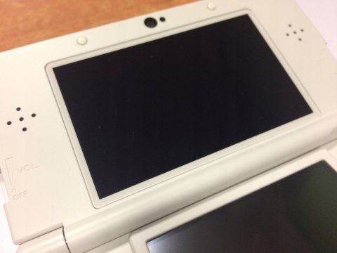 KONSOLA NEW NINTENDO 3DS BIAŁA + ŁADOWARKA + RYSIK