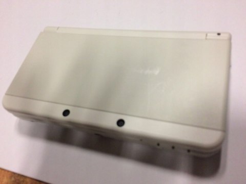 KONSOLA NEW NINTENDO 3DS BIAŁA + ŁADOWARKA + RYSIK