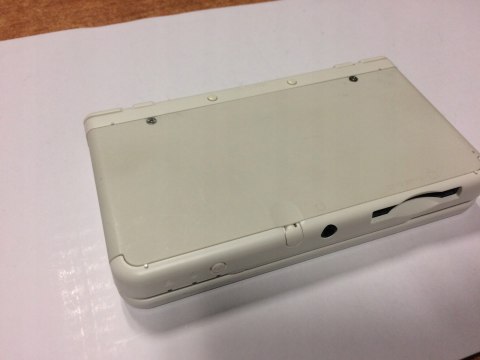 KONSOLA NEW NINTENDO 3DS BIAŁA + ŁADOWARKA + RYSIK
