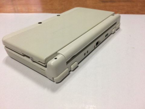 KONSOLA NEW NINTENDO 3DS BIAŁA + ŁADOWARKA + RYSIK