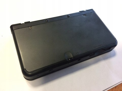 KONSOLA NEW NINTENDO 3DS CZARNA + ETUI + RYSIK + MONSTER HUNTER 4 ULTIMATE