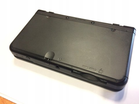 KONSOLA NEW NINTENDO 3DS CZARNA + ETUI + RYSIK + MONSTER HUNTER 4 ULTIMATE