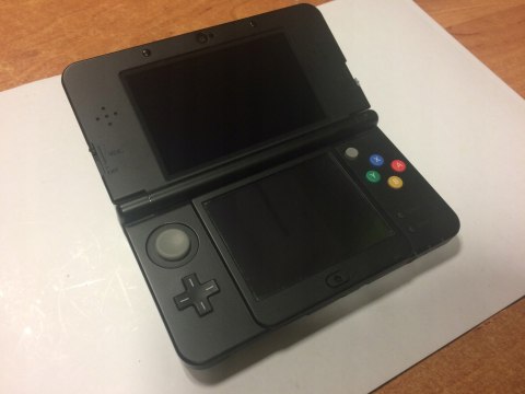 KONSOLA NEW NINTENDO 3DS CZARNA + KARTA PAMIĘCI + USB + PUDEŁKO
