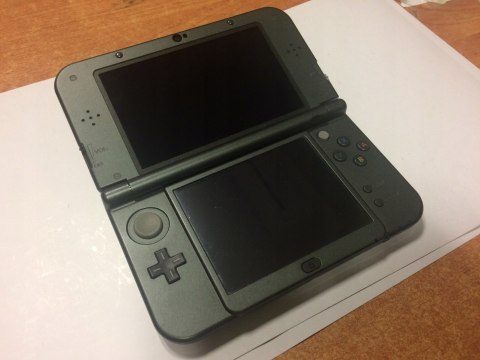 KONSOLA NEW NINTENDO 3DS XL CZARNA IPS + ŁADOWARKA + KARTA PAMIĘCI +PUDEŁKO