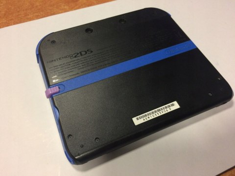 KONSOLA NINTENDO 2DS + RYSIK + USB + GRA MARIO KART 7