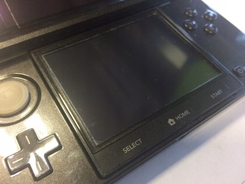 KONSOLA NINTENDO 3DS CZARNA + ŁADOWARKA + RYSIK + KARTA PAMIĘCI