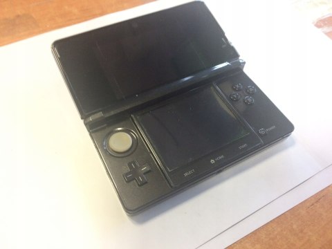 KONSOLA NINTENDO 3DS CZARNA + ŁADOWARKA + RYSIK + NEW SUPER MARIO BROS 2