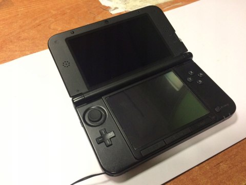 KONSOLA NINTENDO 3DS XL CZERWONA + RYSIK + KARTA PAMIĘCI + ŁADOWARKA