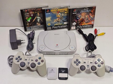 KONSOLA SONY PSX PLAYSTATION ONE + 2x DUALSHOCK + 2x KARTA PAMIĘCI + 3 GRY