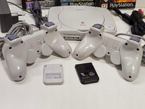KONSOLA SONY PSX PLAYSTATION ONE + 2x DUALSHOCK + 2x KARTA PAMIĘCI + 3 GRY