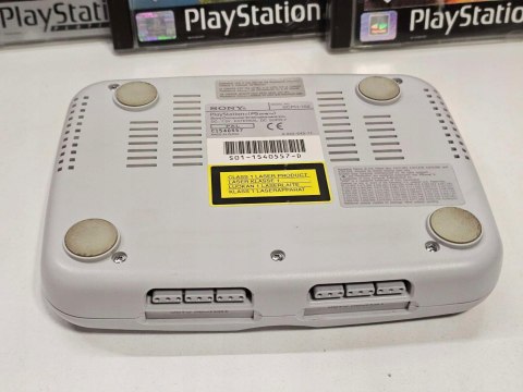 KONSOLA SONY PSX PLAYSTATION ONE + 2x DUALSHOCK + 2x KARTA PAMIĘCI + 3 GRY