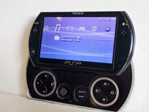 KONSOLA SONY PSP GO + ŁADOWARKA - W PEŁNI SPRAWNA