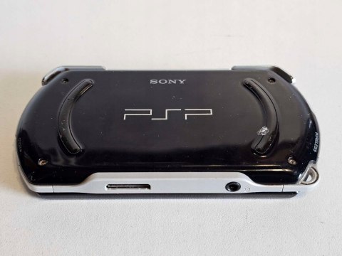 KONSOLA SONY PSP GO + ŁADOWARKA - W PEŁNI SPRAWNA