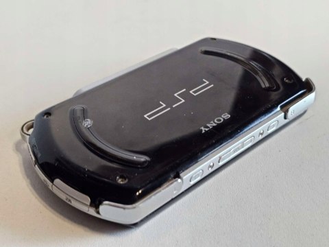 KONSOLA SONY PSP GO + ŁADOWARKA - W PEŁNI SPRAWNA