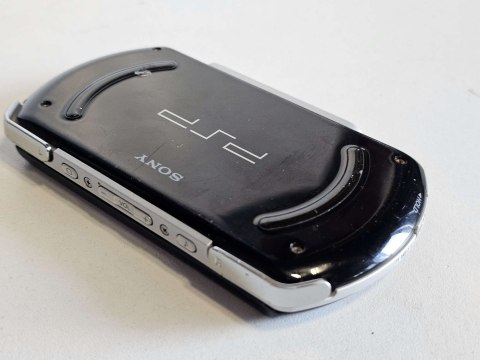 KONSOLA SONY PSP GO + ŁADOWARKA - W PEŁNI SPRAWNA
