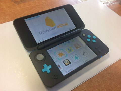 ZADBANA KONSOLA NEW NINTENDO 2DS XL NIEBIESKO-CZARNA + ETUI MARIO + RYSIK