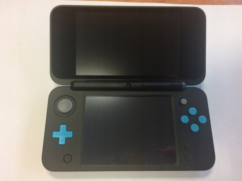 ZADBANA KONSOLA NEW NINTENDO 2DS XL NIEBIESKO-CZARNA + ETUI MARIO + RYSIK