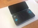 ZADBANA KONSOLA NEW NINTENDO 2DS XL NIEBIESKO-CZARNA + ETUI MARIO + RYSIK