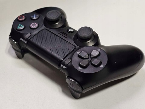 ZADBANA KONSOLA PS4 PLAYSTATION 4 SLIM 500GB 2216A + ŁADNY PAD + 4 GRY