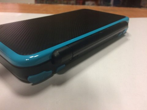 KONSOLA NEW NINTENDO 2DS XL NIEBIESKO-CZARNA + RYSIK