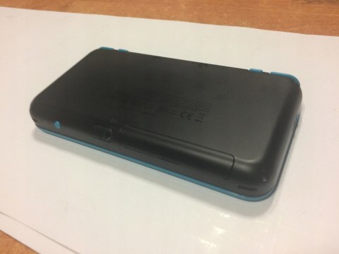 KONSOLA NEW NINTENDO 2DS XL NIEBIESKO-CZARNA + RYSIK
