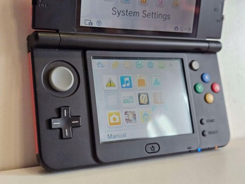 KONSOLA NEW NINTENDO 3DS EDYCJA XENOBLADE CHRONICLES + GRA + RYSIK + ETUI