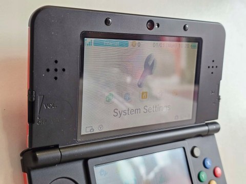 KONSOLA NEW NINTENDO 3DS EDYCJA XENOBLADE CHRONICLES + GRA + RYSIK + ETUI