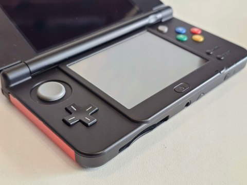 KONSOLA NEW NINTENDO 3DS EDYCJA XENOBLADE CHRONICLES + GRA + RYSIK + ETUI