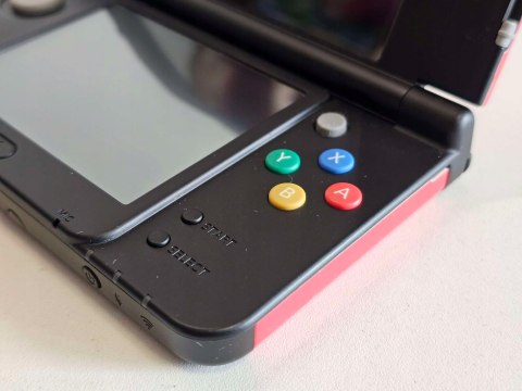 KONSOLA NEW NINTENDO 3DS EDYCJA XENOBLADE CHRONICLES + GRA + RYSIK + ETUI