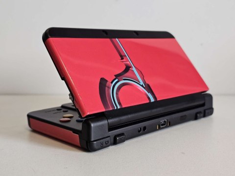 KONSOLA NEW NINTENDO 3DS EDYCJA XENOBLADE CHRONICLES + GRA + RYSIK + ETUI